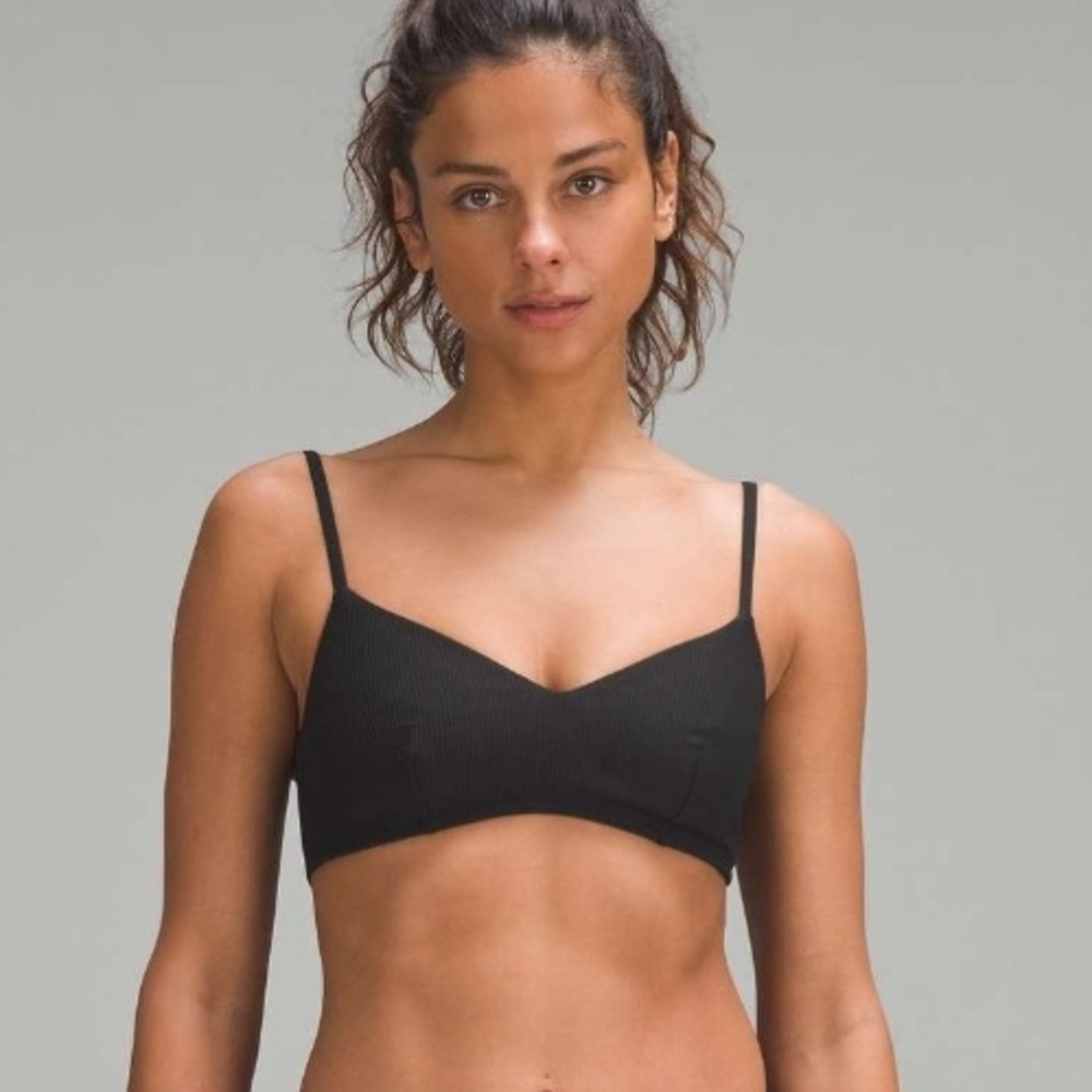 NWT Lululemon Black Ribbed Swim Bikini Top Size 4 Cups A/B